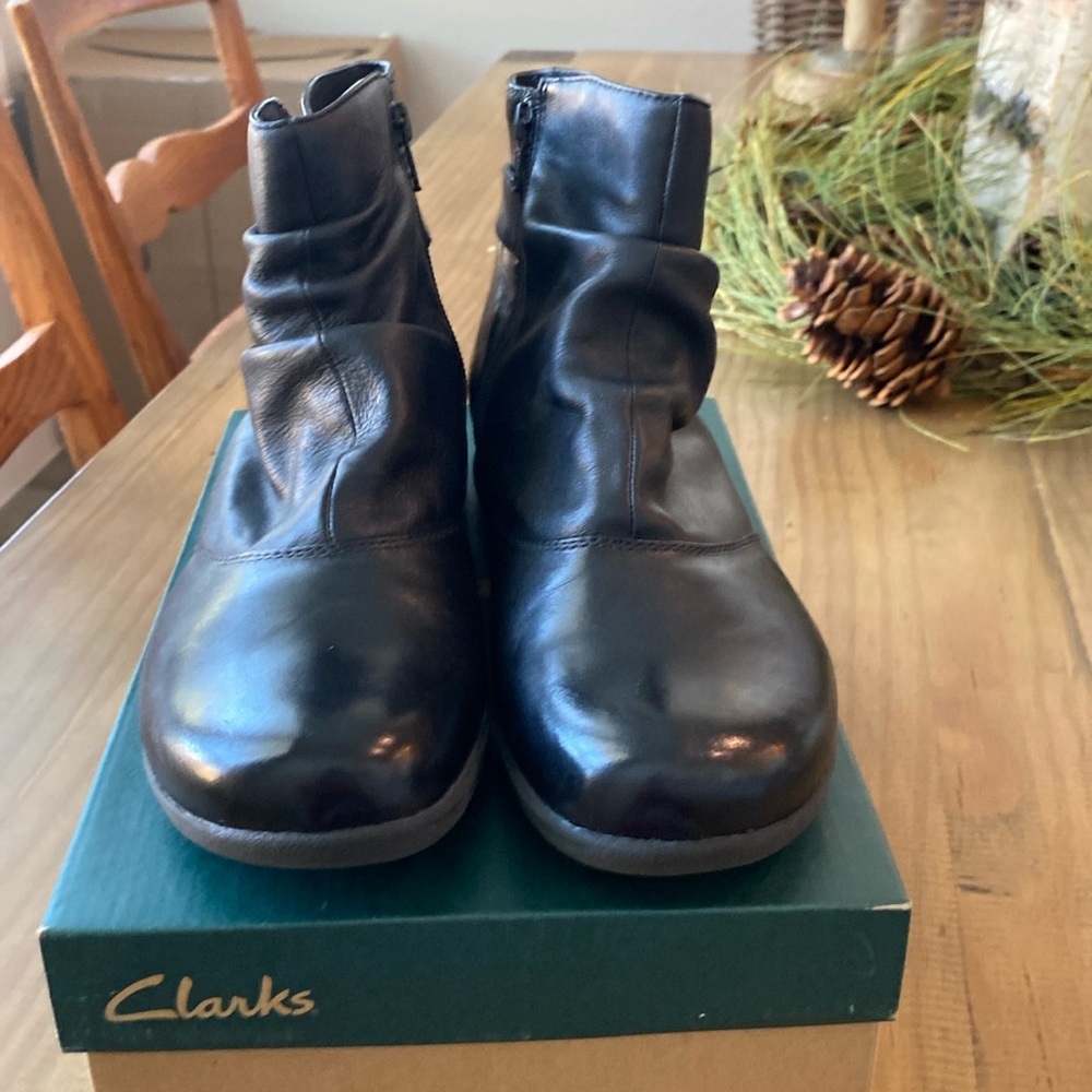CLARKS Black Leather Ruched Ankle Boots-Size 9.5